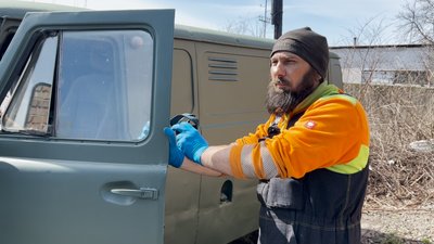 Волонтери на Рівненщині закуповують, ремонтують та доставлять автомобілі на фронт Волонтери на Рівненщині закуповують, ремонтують та доставлять автомобілі на фронт