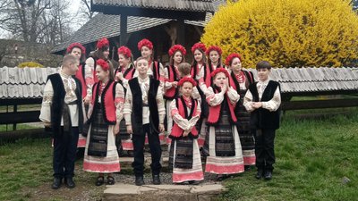 Ужгородський дитячий ансамбль “Перлинка” готує відеоподарунок для військовослужбовців 128-ї бригади