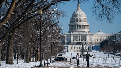 Кілометрові затори та п’ятеро загиблих. У США вирує сніговий шторм Кілометрові затори та п’ятеро загиблих. У США вирує сніговий шторм