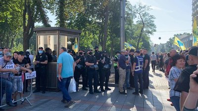 Активісти "Авто Євро Сили" пікетують Раду. Вони вимагають легалізувати авто на іноземній реєстрації Активісти "Авто Євро Сили" пікетують Раду. Вони вимагають легалізувати авто на іноземній реєстрації