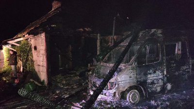На Житомирщині загорівся фарбувальний цех для автомобілів
