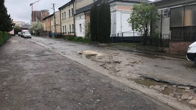 Стан дороги критичний: тернополяни зареєстрували петицію Стан дороги критичний: тернополяни зареєстрували петицію