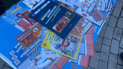 Де ховаються міни. У Києві рятувальники навчають дітей мінній безпеці