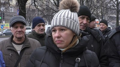 Людмила Брільова, колишня працівниця державного підприємства «Кремнійполімер» Людмила Брільова, колишня працівниця державного підприємства «Кремнійполімер»