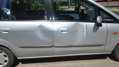У Рівному двоє юнаків пошкодили дев'ять автівок У Рівному двоє юнаків пошкодили дев'ять автівок