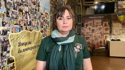 "Будь ласка, звільніть пташок!": у Дніпрі презентували артпроєкт на підтримку полонених цивільних "Будь ласка, звільніть пташок!": у Дніпрі презентували артпроєкт на підтримку полонених цивільних