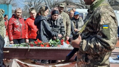 Лишились дружина та двоє дітей. У Кропивницькому попрощалися із танкістом Андрієм Гершкулом