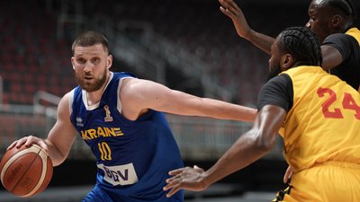 Баскетболіст Денис Лукашов у матчі проти Іспанії у відборі на чемпіонат світу-2027