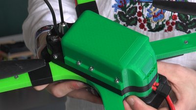Як троє ліцеїстів та студент Фахового коледжу електронних приладів з Франківська розробили дрон-міношукач Як троє ліцеїстів та студент Фахового коледжу електронних приладів з Франківська розробили дрон-міношукач