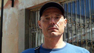 Плетуть маскувальні сітки й збирають допомогу для «гарячих» точок. Як у Дніпрі працює волонтерський центр – фоторепортаж Плетуть маскувальні сітки й збирають допомогу для «гарячих» точок. Як у Дніпрі працює волонтерський центр – фоторепортаж