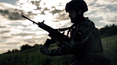 Український піхотинець у полі