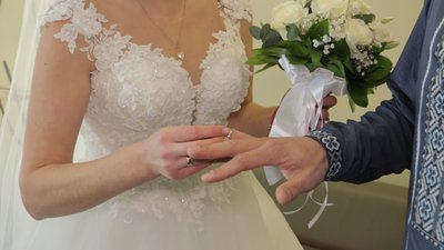 З війни — на весілля. У Вінниці побралися військовий медик та волонтерка З війни — на весілля. У Вінниці побралися військовий медик та волонтерка