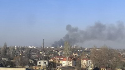 Вогонь на території 5000 м2: в Одесі горить суха трава на полях зрошення