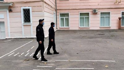 Херсонська поліція цілодобово охоронятиме територію гімназії №6