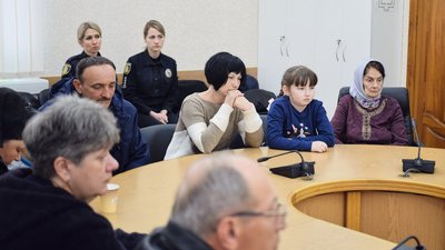 Родинам загиблих правоохоронців вручили їхні посмертні нагороди Родинам загиблих правоохоронців вручили їхні посмертні нагороди