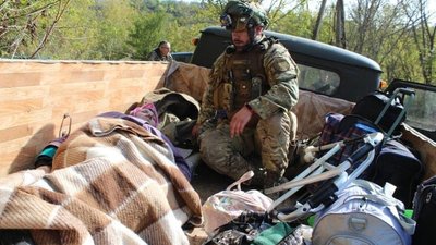 Нацгвардійці евакуювали людей, які ховались від обстрілів у лісі поблизу Слов'янська