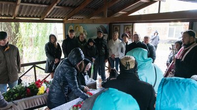 Прощання з загиблими через ракетний удар