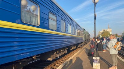 Потяг зі Львова спізнився до Херсона на 5 годин Потяг зі Львова спізнився до Херсона на 5 годин