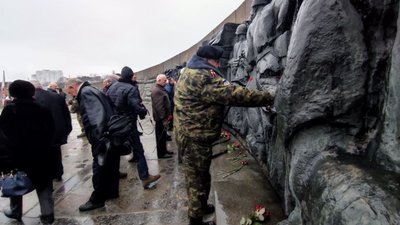 Покладання квітів з нагоди відзначення 78-ї річниці визволення Черкас від нацистських окупантів Покладання квітів з нагоди відзначення 78-ї річниці визволення Черкас від нацистських окупантів