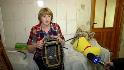 На Житомирщині Людмила Білоцька виготовляє кошики з пакувальної стрічки На Житомирщині Людмила Білоцька виготовляє кошики з пакувальної стрічки