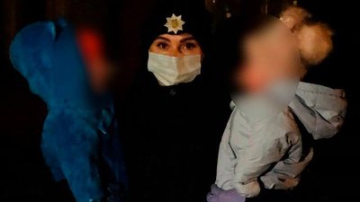 На Херсонщині жінка залишила вдома самих двох 7-місячних доньок – їх забрала поліція