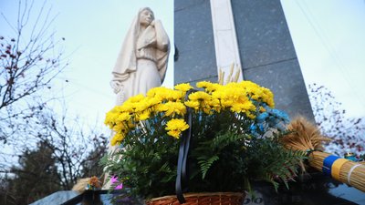 У Запоріжжі вшанували пам’ять жертв Голодоморів У Запоріжжі вшанували пам’ять жертв Голодоморів