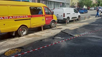 У Києві прорвало трубу під час випробування тепломережі на вул. Симона Петлюри