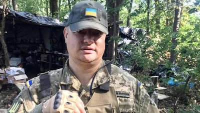 "Ніколи не керував автівкою під ворожими обстрілами": тероборонівець з Вінниччини розповів про бої під Бахмутом "Ніколи не керував автівкою під ворожими обстрілами": тероборонівець з Вінниччини розповів про бої під Бахмутом