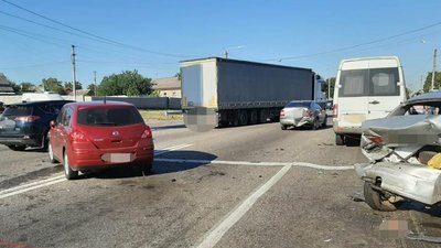 Водій міг бути напідпитку: подробиці зіткнення чотирьох авто під Харковом Водій міг бути напідпитку: подробиці зіткнення чотирьох авто під Харковом