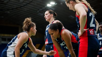 Емоції француженок у матчі проти України, фото FIBA Емоції француженок у матчі проти України, фото FIBA