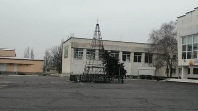 На Херсонщині у Чаплинці загорілася новорічна ялинка