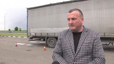 На дорогах Житомирщини з початку року зупинили 105 перевантажених фур На дорогах Житомирщини з початку року зупинили 105 перевантажених фур