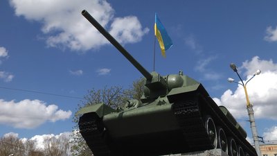 Залишити або демонтувати: автор ідеї монумента розповів історію пам’ятника-танка у Хмельницькому