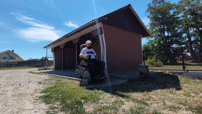 Автобусна зупинка, доступна людям на інвалідних візках