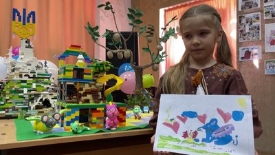 "Восьмий день тижня": у Рівному презентували книгу, над якою працювали більше пів сотні людей "Восьмий день тижня": у Рівному презентували книгу, над якою працювали більше пів сотні людей
