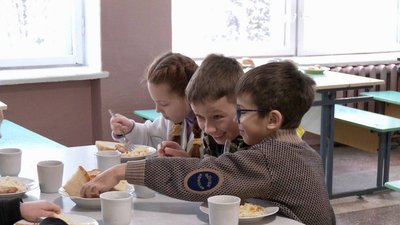 В їдальні школи №24