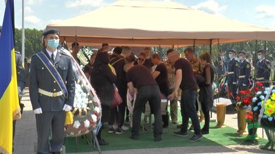 "Сказав, що більше не повернеться": на Полтавщині поховали Миколу Лебідя, що загинув на Донеччині