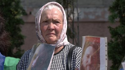 Учасниця мирної акції Учасниця мирної акції