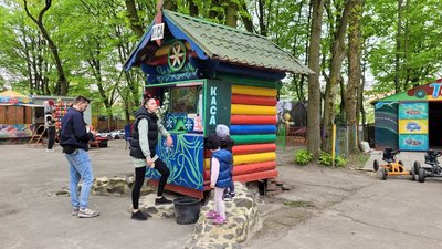 В містечку атракціонів у рівненському парку Шевченка відкрили сезон В містечку атракціонів у рівненському парку Шевченка відкрили сезон