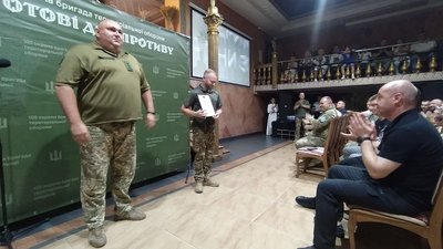 "Танці — це основа мого життя": історія балетмейстера з Тернопільщини, який захищає Україну "Танці — це основа мого життя": історія балетмейстера з Тернопільщини, який захищає Україну