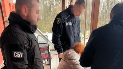 Директорку та ексбухгалтерку ЦГЗ на Закарпатті підозрюють у заволодінні понад 2,2 млн грн