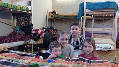 "Готували на вогнищі, збирали сніг, аби мати воду, і молилися". Переселенка з Маріуполя "Готували на вогнищі, збирали сніг, аби мати воду, і молилися". Переселенка з Маріуполя