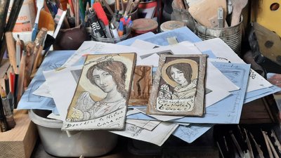 Завдяки пензлю та уяві. У Миколаєві художник створює мініатюри з янголами та пише ікони Завдяки пензлю та уяві. У Миколаєві художник створює мініатюри з янголами та пише ікони