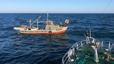 У Чорному морі зазнало аварії риболовецьке судно. Його буксирують до Очакова