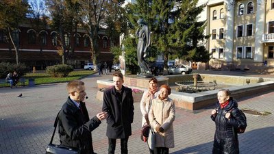 З нагоди річниці з дня народження Раїси Кириченко проводили екскурсію Полтавою З нагоди річниці з дня народження Раїси Кириченко проводили екскурсію Полтавою