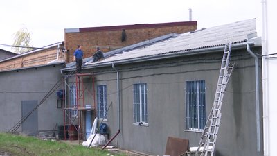 У Жмеринці відновлюють будівлі, пошкоджені внаслідок ракетних обстрілів
