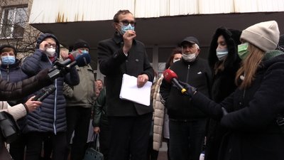Конфлікт щодо COVID-відділення у львівській поліклініці. Люди перекривали дорогу Конфлікт щодо COVID-відділення у львівській поліклініці. Люди перекривали дорогу