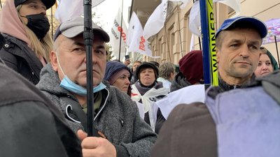 Мітинги під Радою. Протестувальники намагалися прорватися через поліцейський кордон