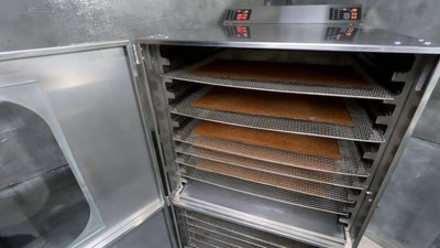 Працювати під час війни важко: подружжя з Волині виграли грант від держави, виготовляють фріпси та пастилу Працювати під час війни важко: подружжя з Волині виграли грант від держави, виготовляють фріпси та пастилу