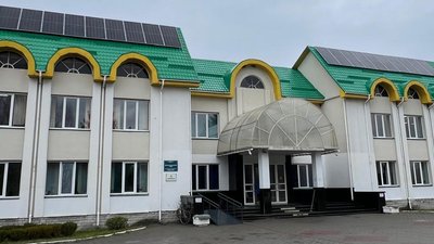 Сонячну електростанцію встановили на даху Великоомелянського ліцею на Рівненщині